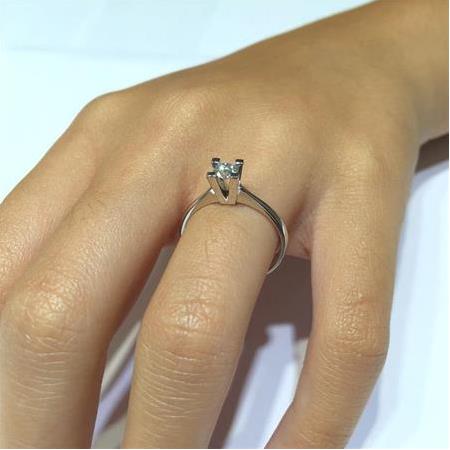 Pırlanta Tektaş Yüzük H Renk 0.25 Karat HRD Sertifikalı