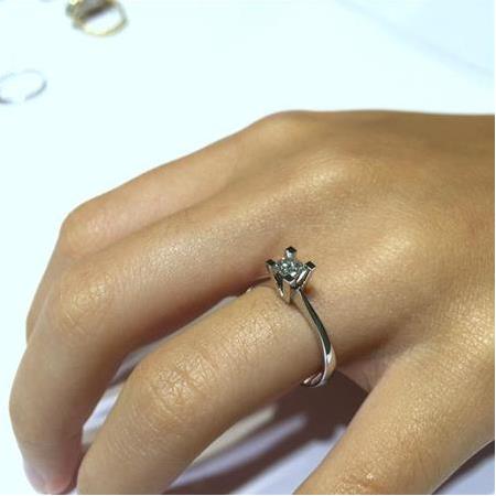 Pırlanta Tektaş Yüzük H Renk 0.25 Karat HRD Sertifikalı